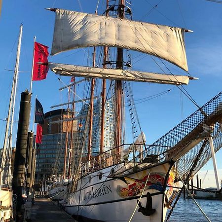 Hotel Segelschiff Loth Lorien Hamburg Exterior foto