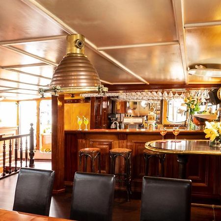 Hotel Segelschiff Loth Lorien Hamburg Exterior foto