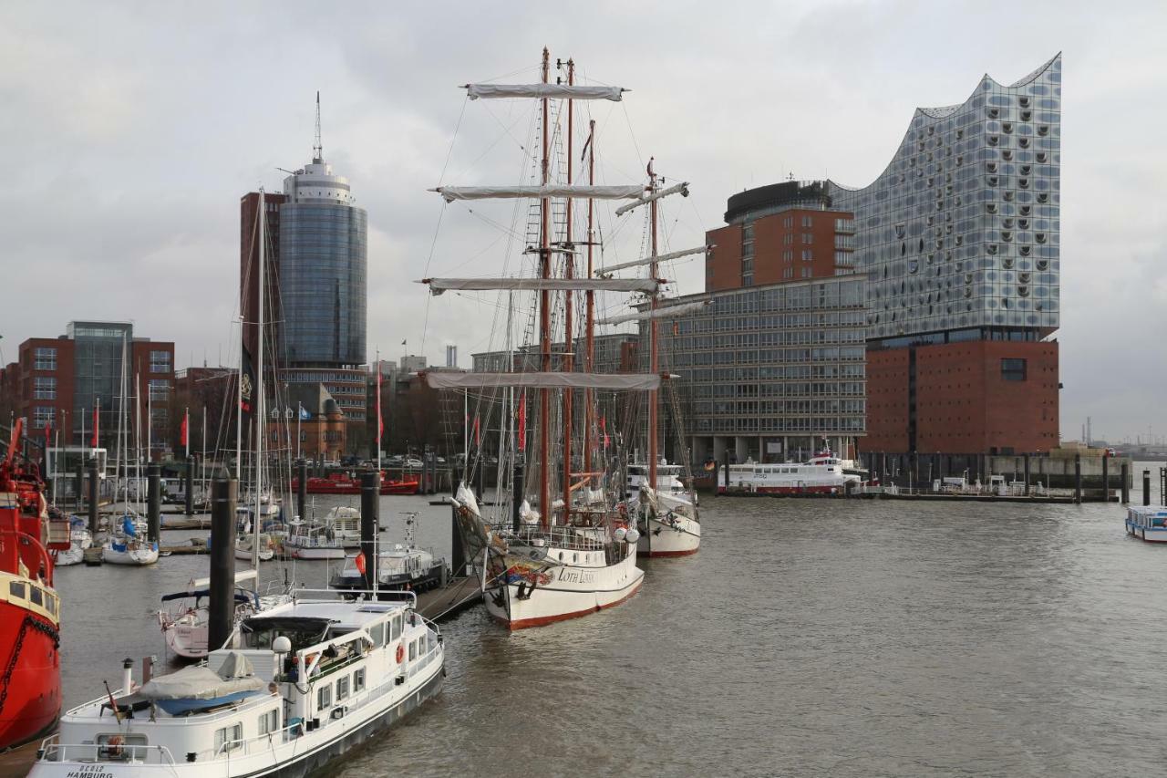 Hotel Segelschiff Loth Lorien Hamburg Exterior foto