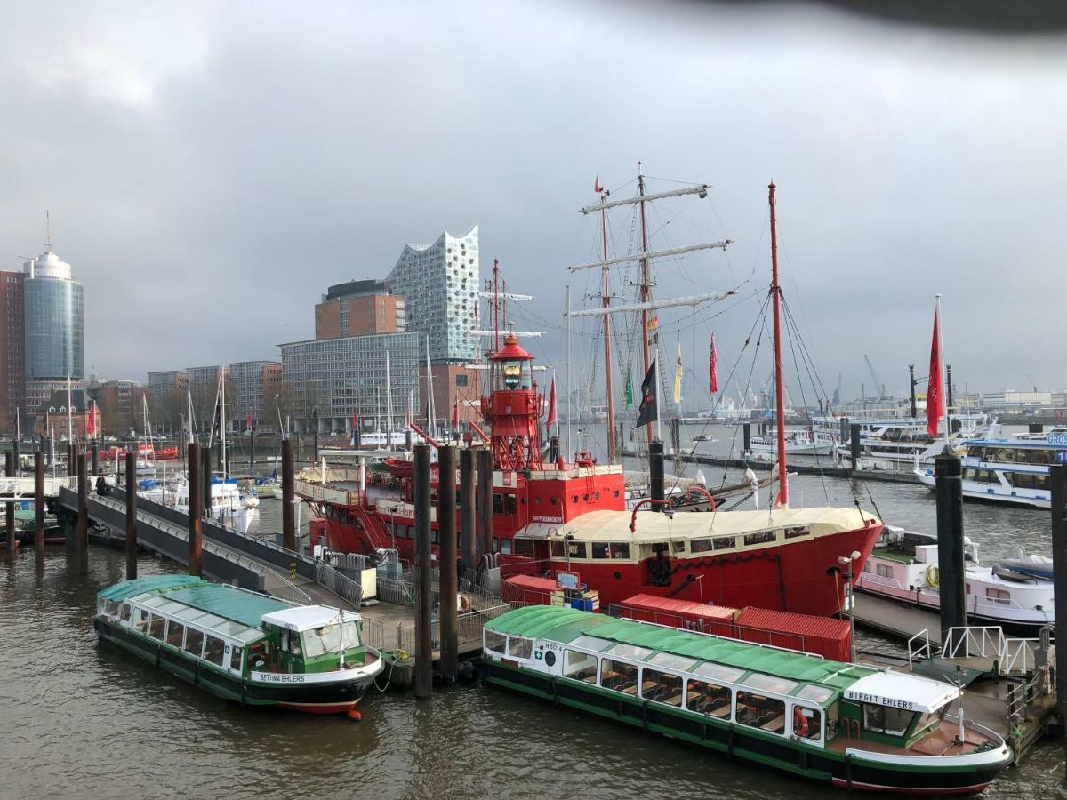 Hotel Segelschiff Loth Lorien Hamburg Exterior foto