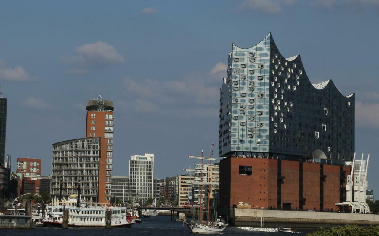 Hotel Segelschiff Loth Lorien Hamburg Exterior foto