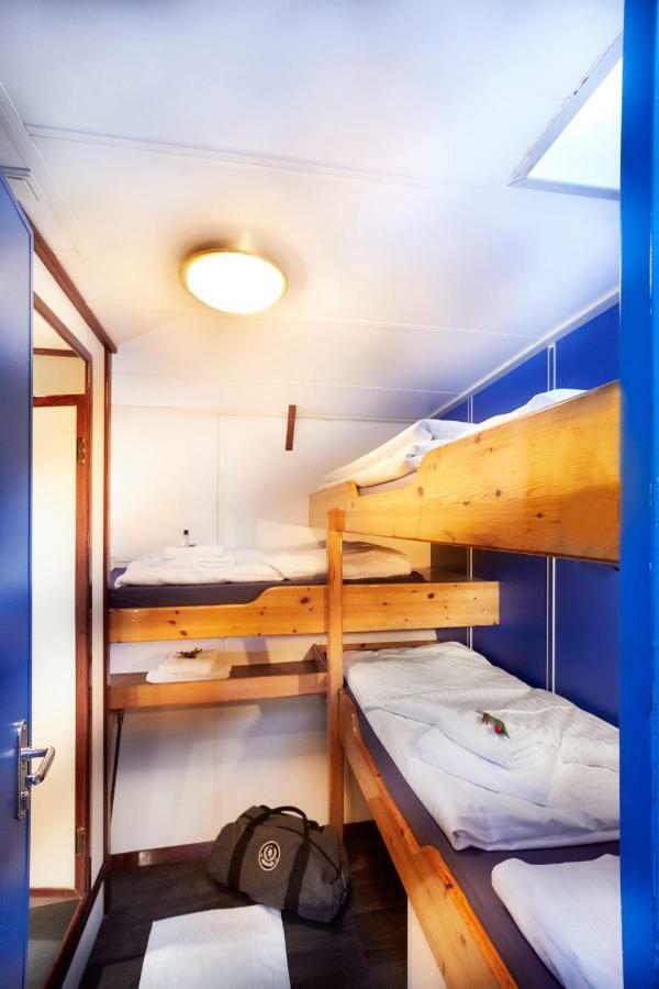Hotel Segelschiff Loth Lorien Hamburg Exterior foto