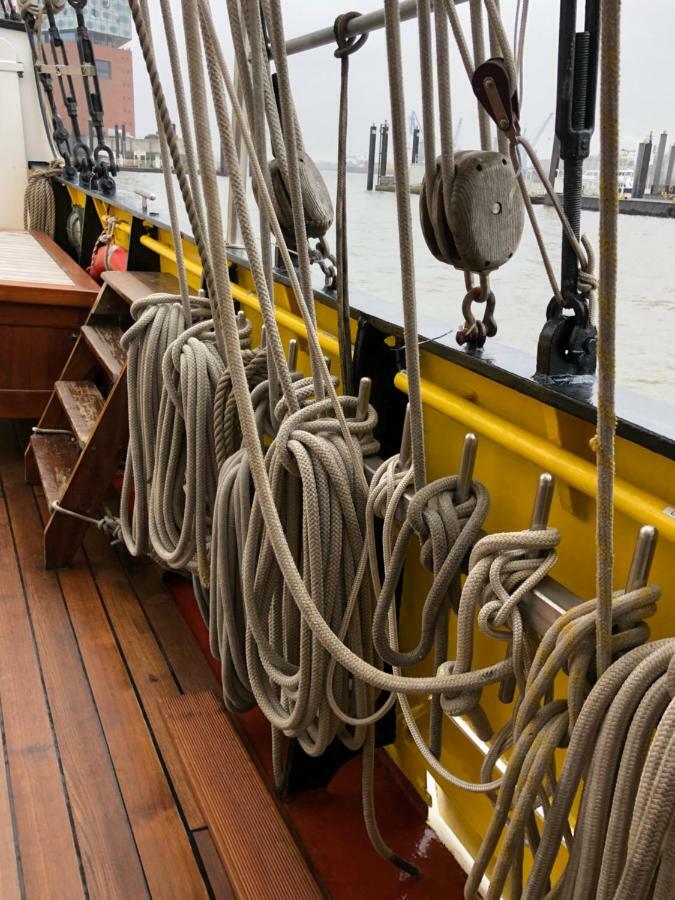 Hotel Segelschiff Loth Lorien Hamburg Exterior foto