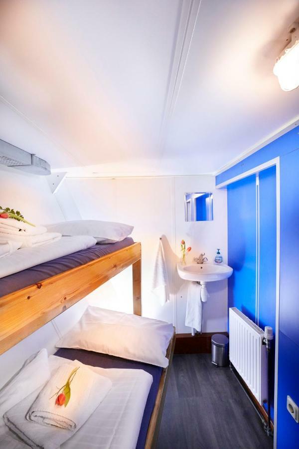 Hotel Segelschiff Loth Lorien Hamburg Exterior foto