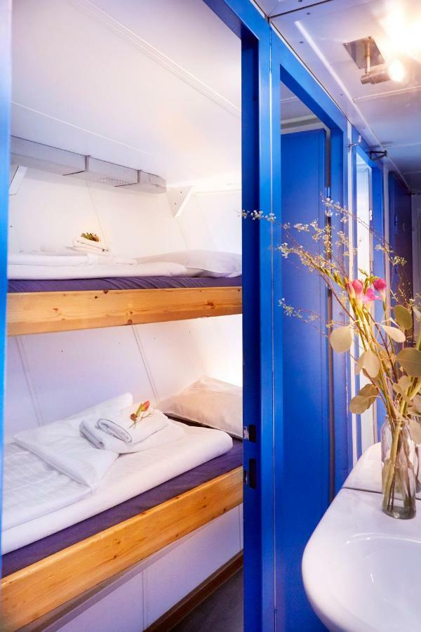 Hotel Segelschiff Loth Lorien Hamburg Exterior foto