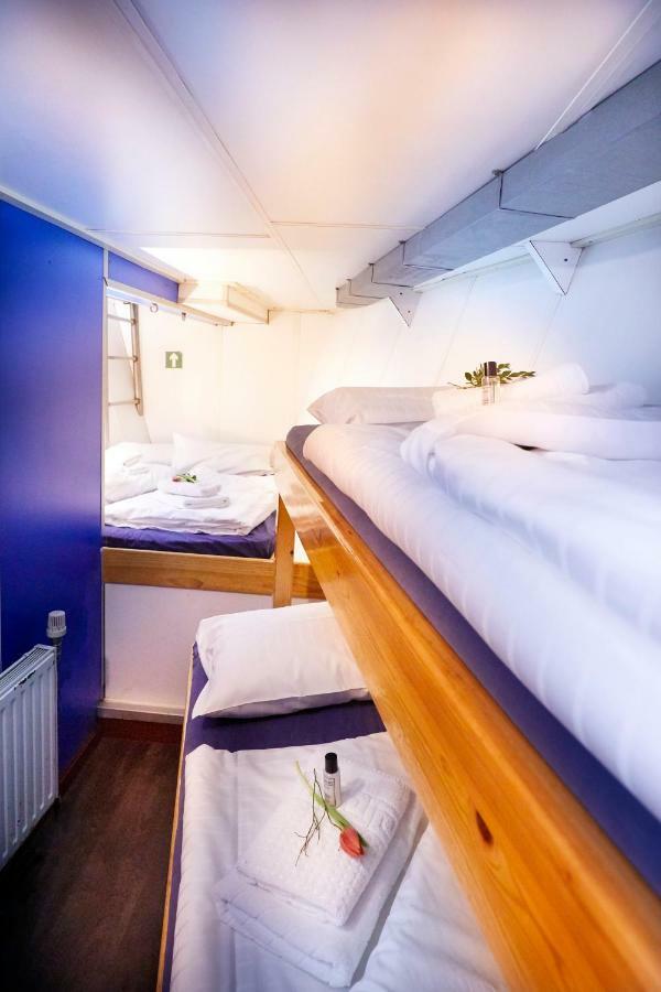 Hotel Segelschiff Loth Lorien Hamburg Exterior foto