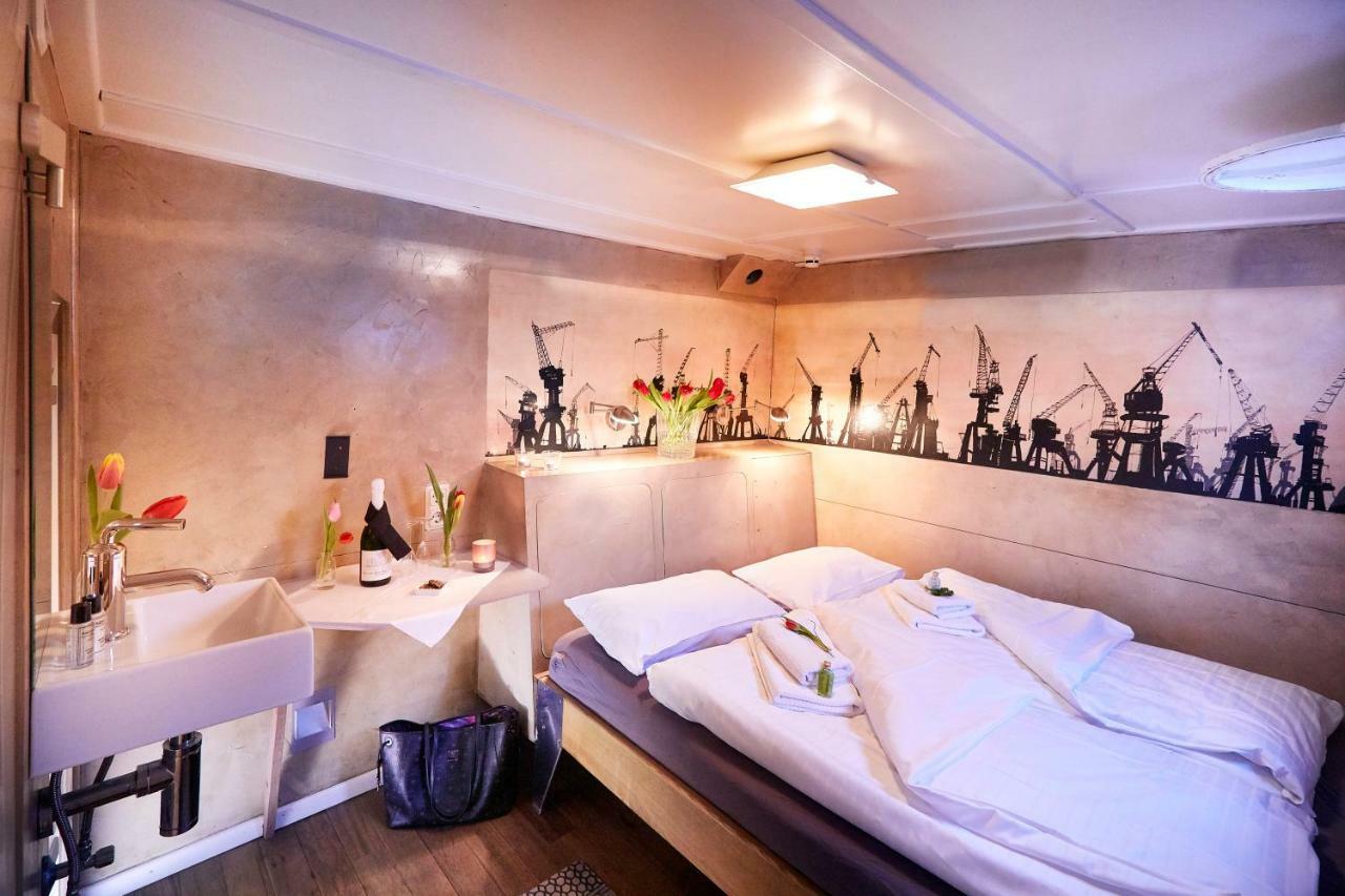 Hotel Segelschiff Loth Lorien Hamburg Exterior foto