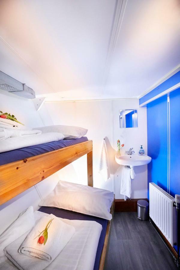 Hotel Segelschiff Loth Lorien Hamburg Exterior foto