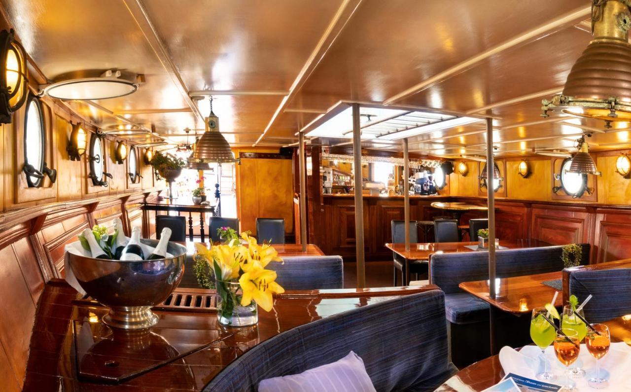 Hotel Segelschiff Loth Lorien Hamburg Exterior foto